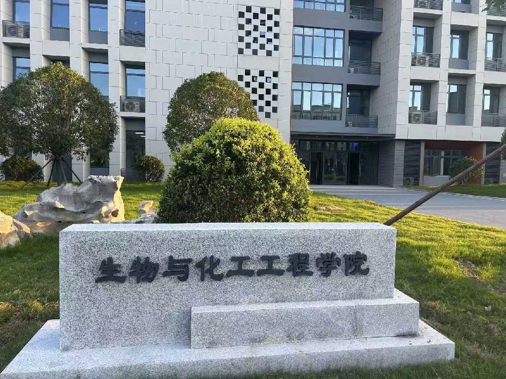 北湖区扬州职业大学体育场高杆灯项目